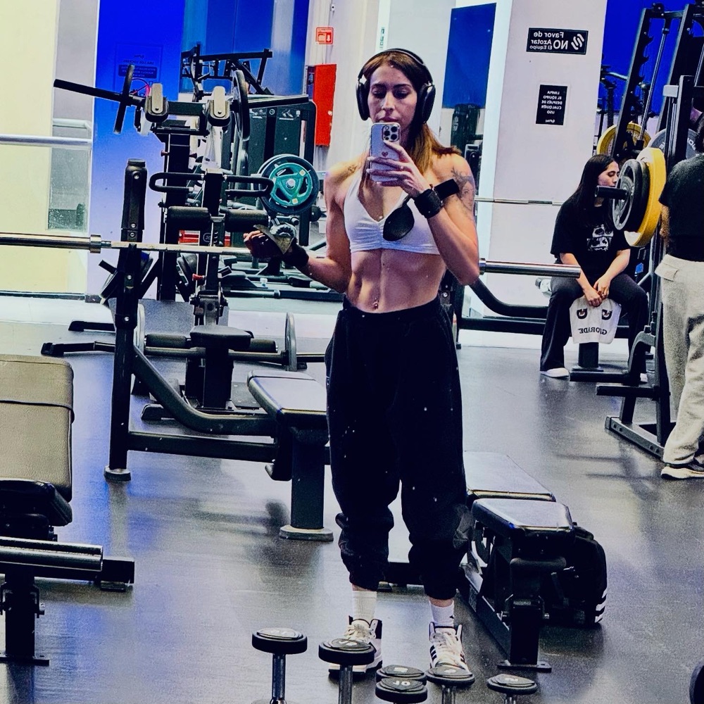 Angélica Rodríguez entrenando en el gimnasio